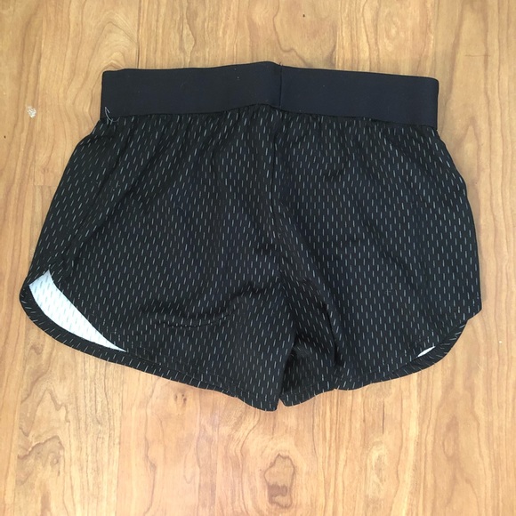 Black and white athletic shorts - Picture 2 of 2